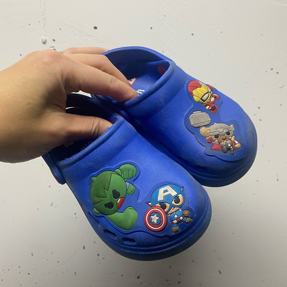 Zara | AVENGERS © MARVEL RUBBER CLOGS